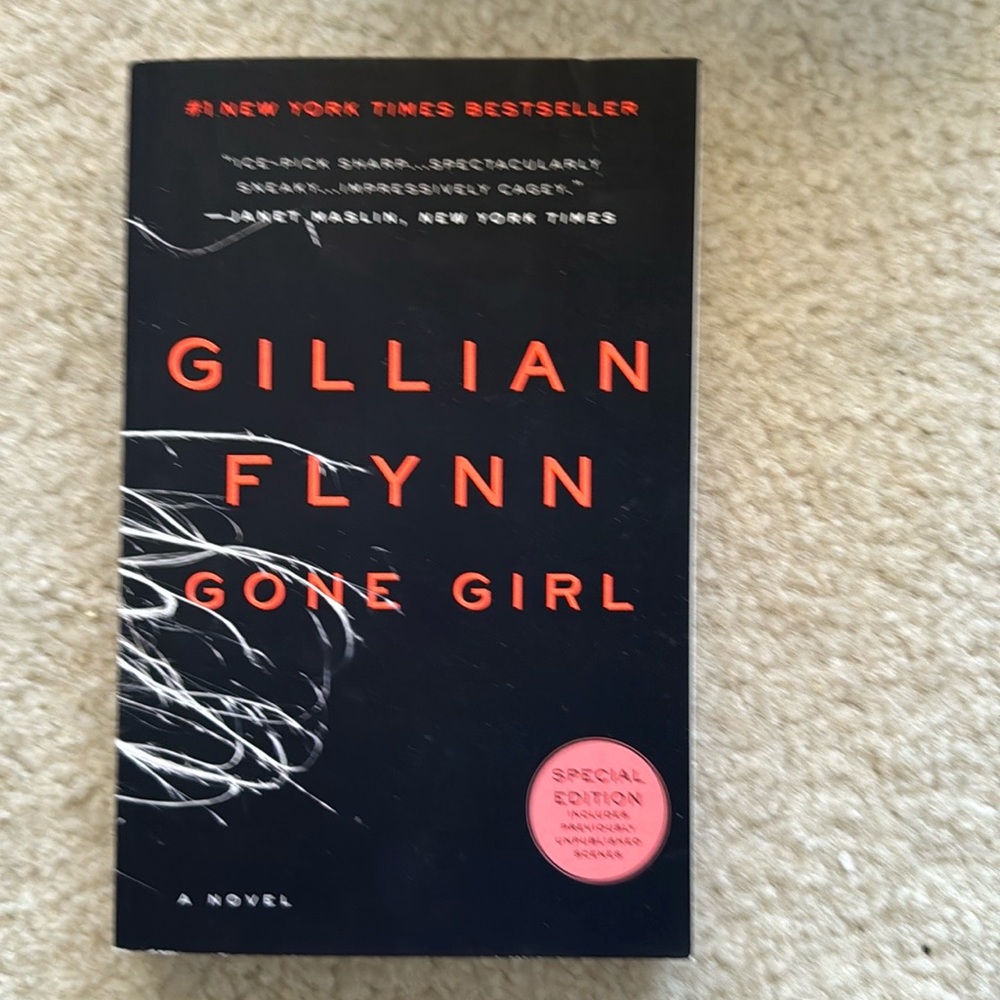 New Gone Girl by Gillian Flynn Special Edition Unpublished Scenes